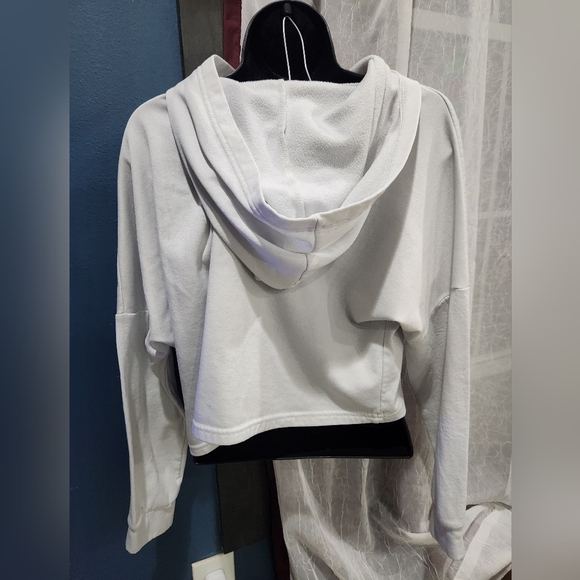 White Pineapple Embroidered Cropped Hoodie - Picture 4 of 6